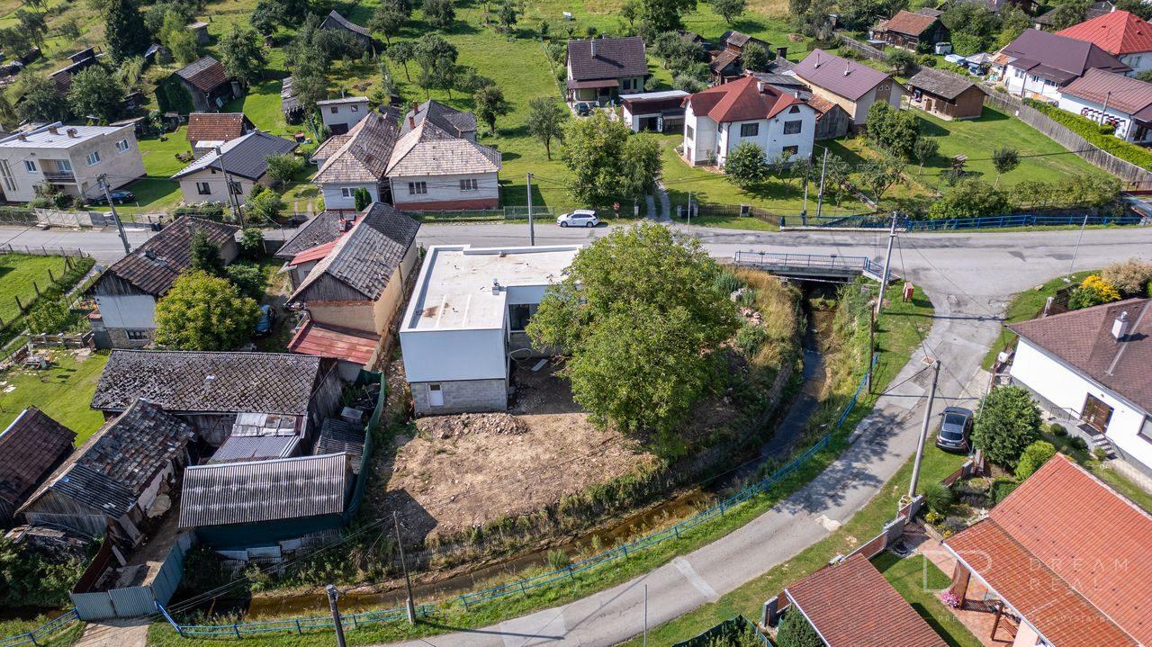 Novostavba s veľkým pozemkom na predaj v obci Hrabkov