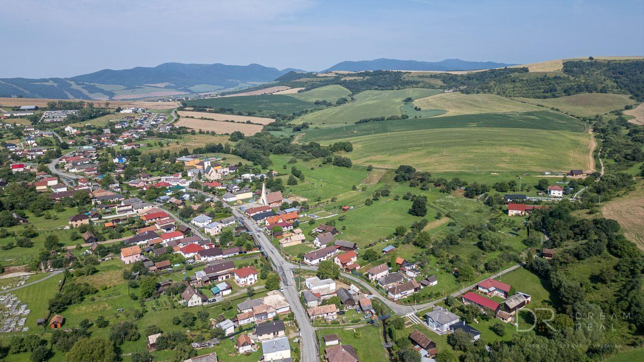 Novostavba s veľkým pozemkom na predaj v obci Hrabkov