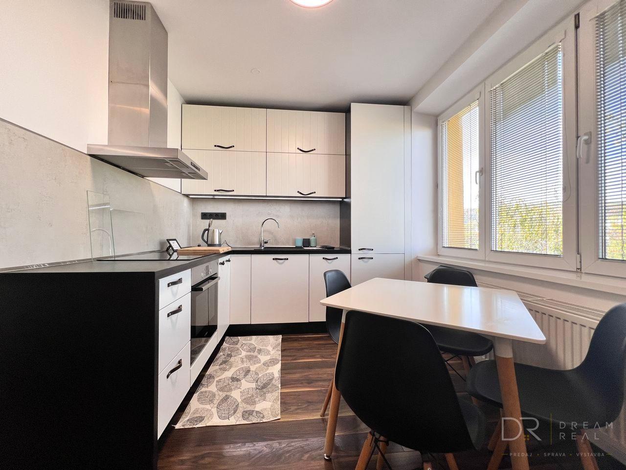 Na prenájom priestranný 2-izbový byt s balkónom a klimatizáciou – Hlinkova, Košice