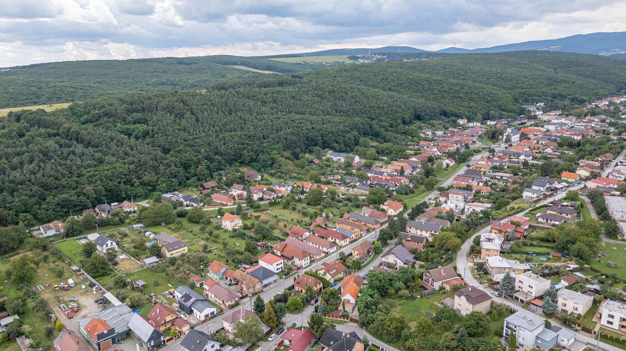 Predaj rodinného domu v Myslave s garážou a terasou