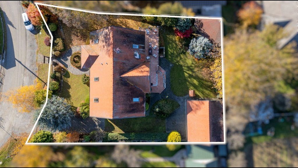 Priestranný rodinný dom s veľkorysým 12-ár pozemkom v obci Ďurďošík