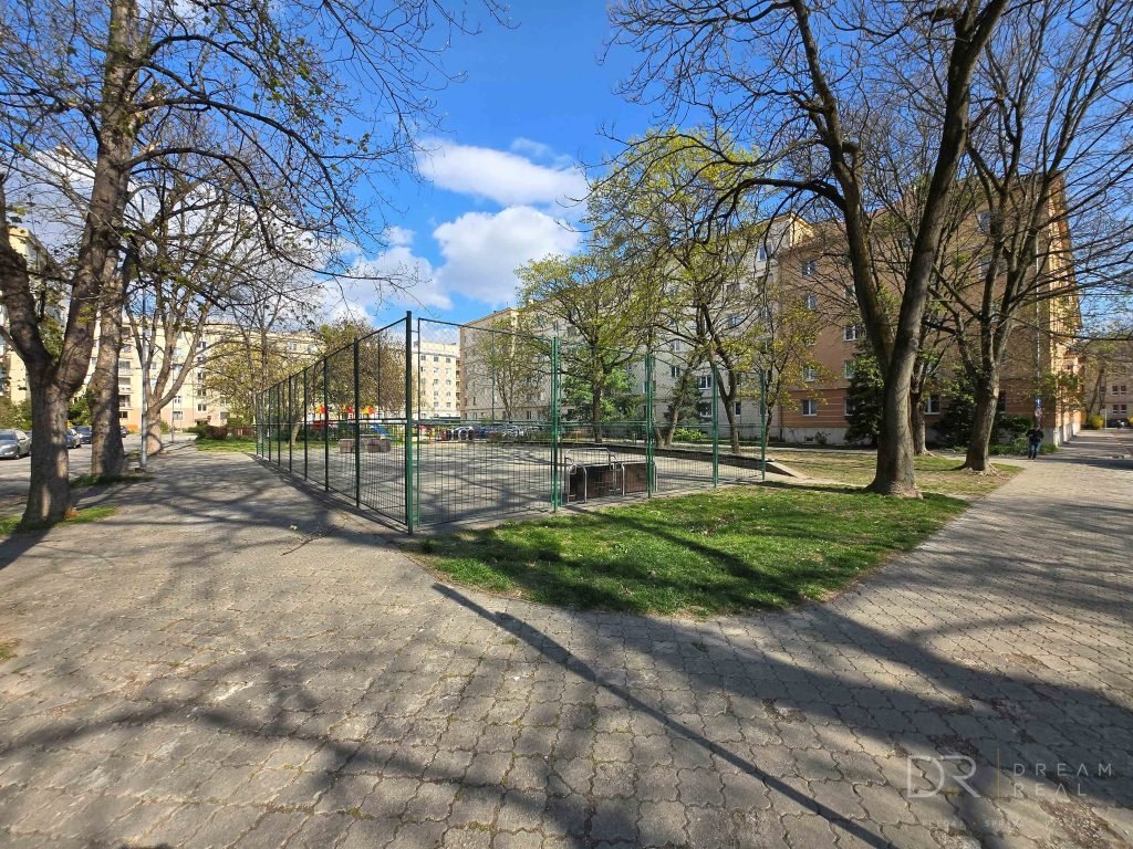 NA PRENÁJOM – Zrekonštruovaný a zariadený 3-izbový tehlový byt s garážou v Starom meste – ul. Park Angelinum