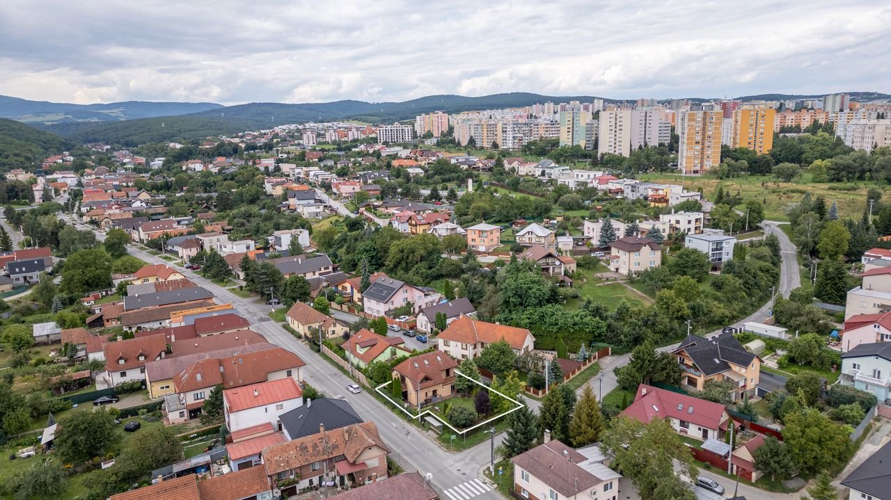 Predaj rodinného domu v Myslave s garážou a terasou
