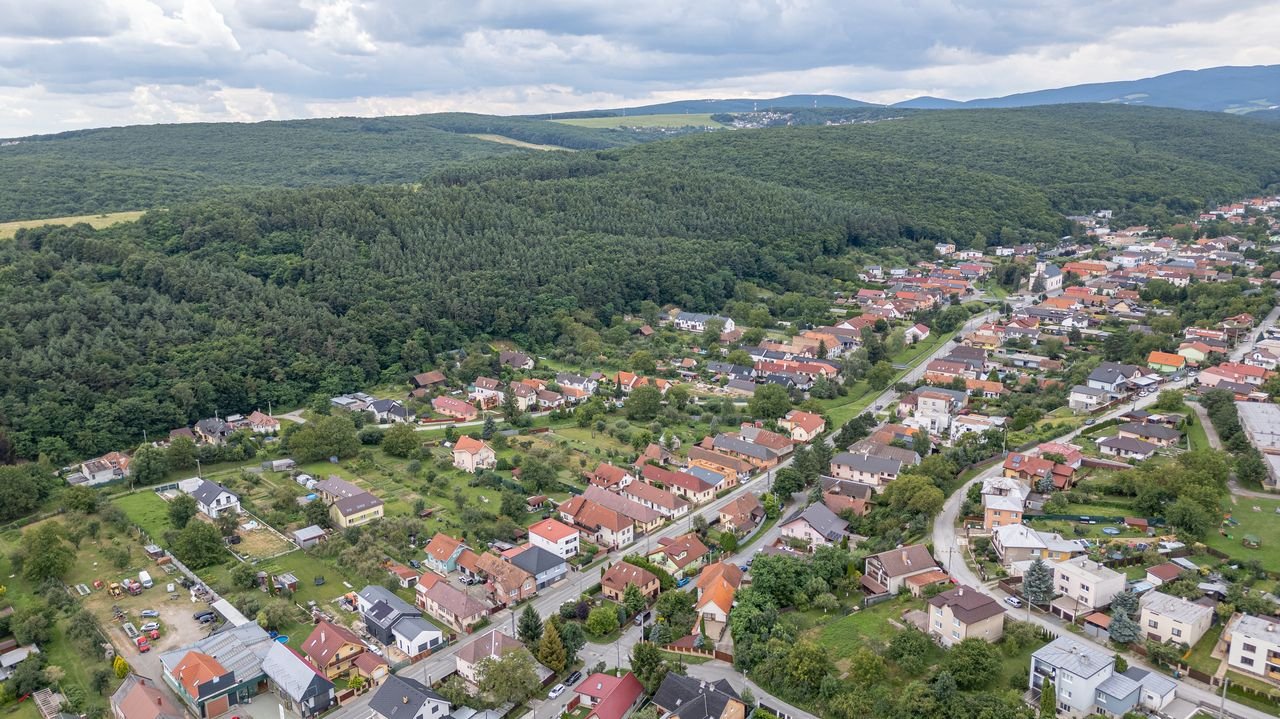 Predaj rodinného domu v Myslave s garážou a terasou