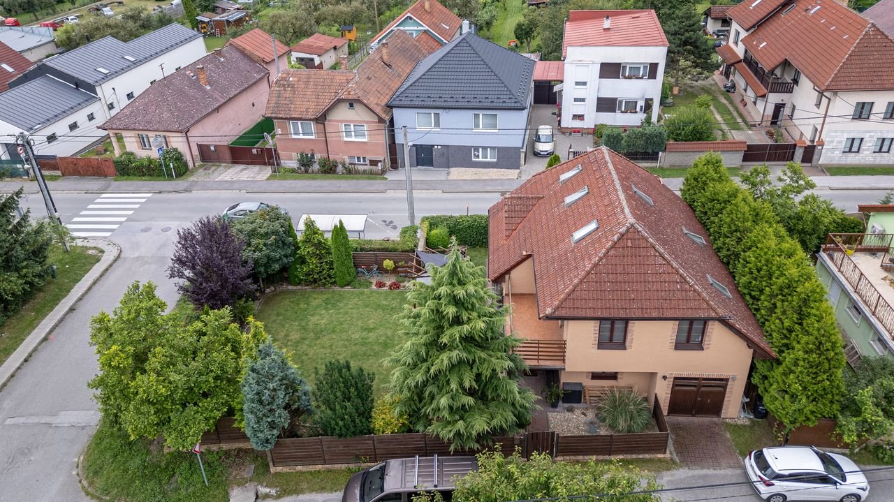 Predaj rodinného domu v Myslave s garážou a terasou