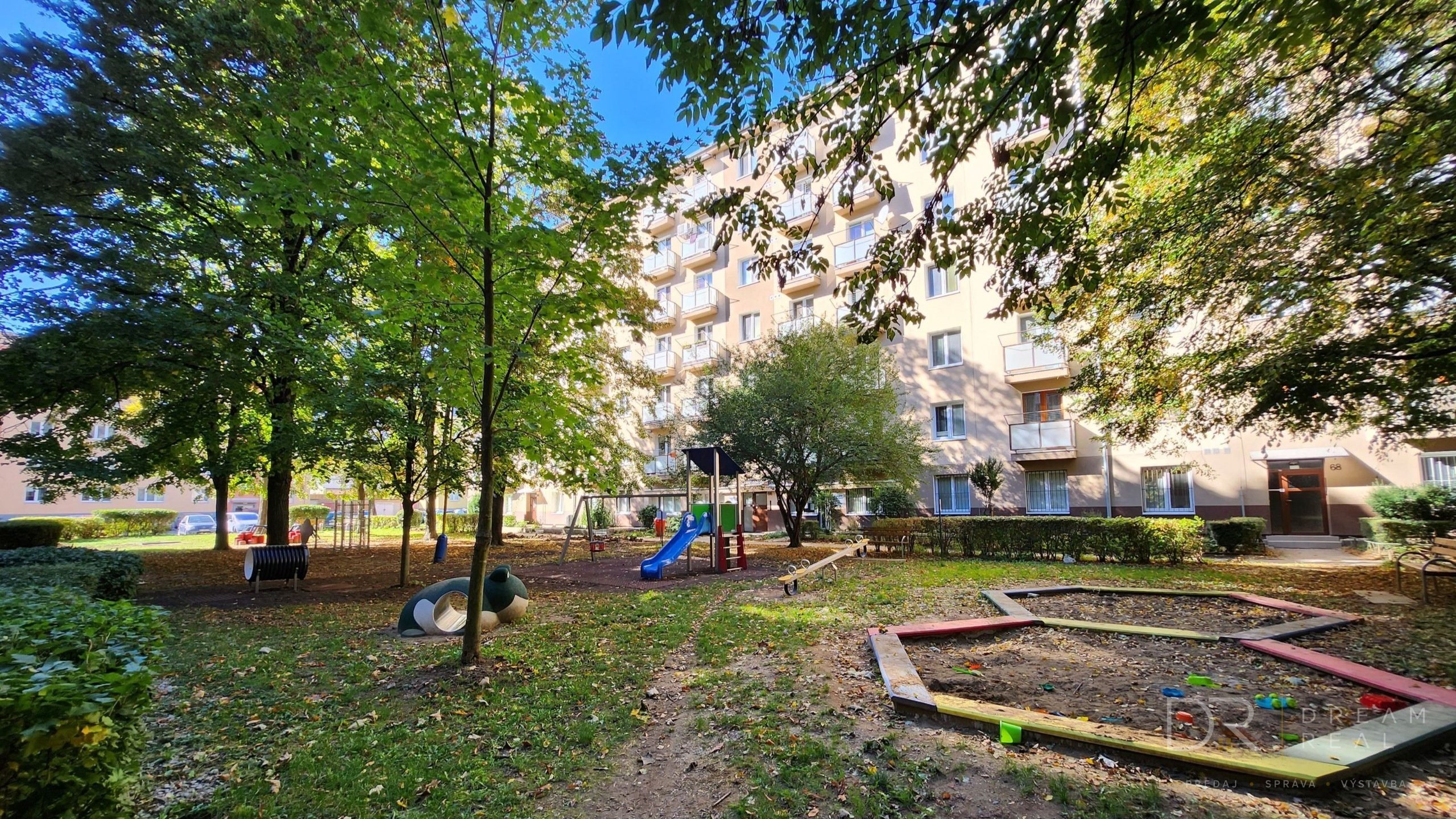 Novo-zrekonštruovaný 2-izbový tehlový byt s balkónom na Severe