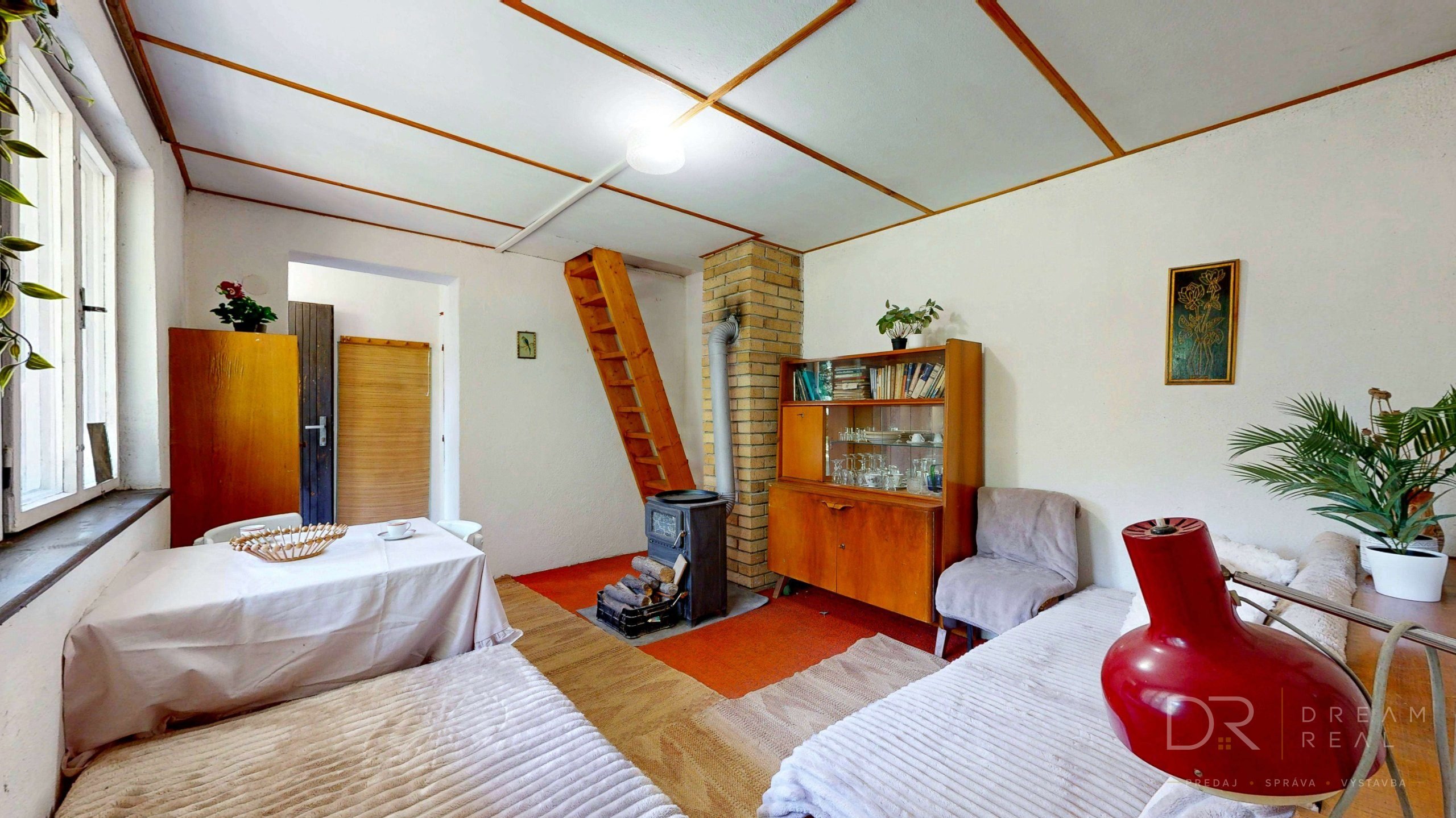 Záhradou (758 m²) s murovanou chatou v obci Sokoľ - Uhrinč