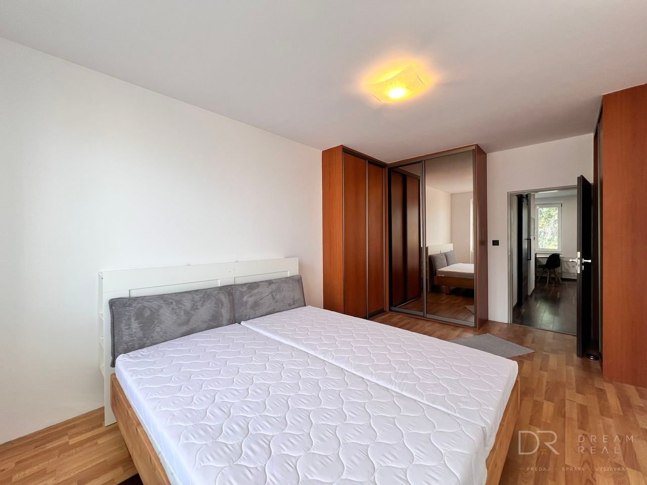 Na prenájom priestranný 2-izbový byt s balkónom a klimatizáciou – Hlinkova, Košice