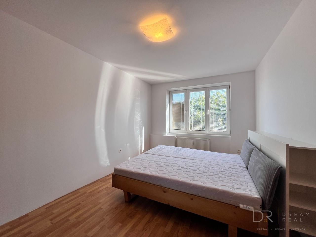 Na prenájom priestranný 2-izbový byt s balkónom a klimatizáciou – Hlinkova, Košice