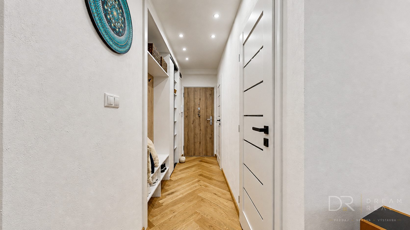 Novo-zrekonštruovaný 2-izbový tehlový byt s balkónom na Severe