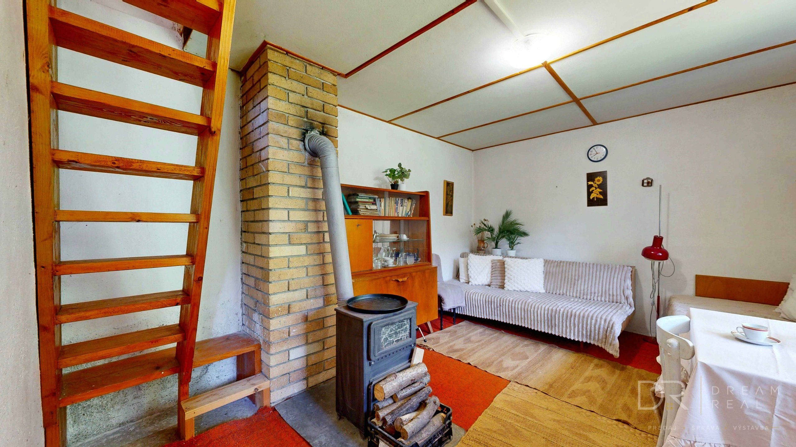 Záhradou (758 m²) s murovanou chatou v obci Sokoľ - Uhrinč