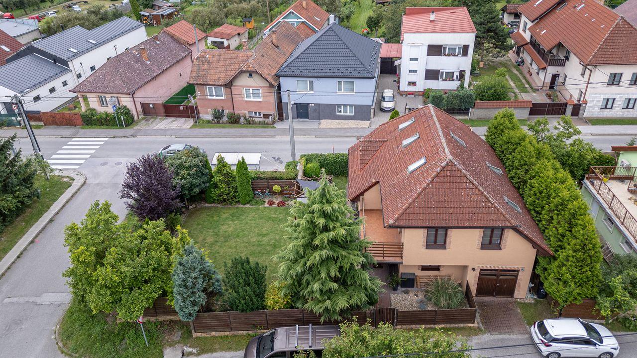Predaj rodinného domu v Myslave s garážou a terasou