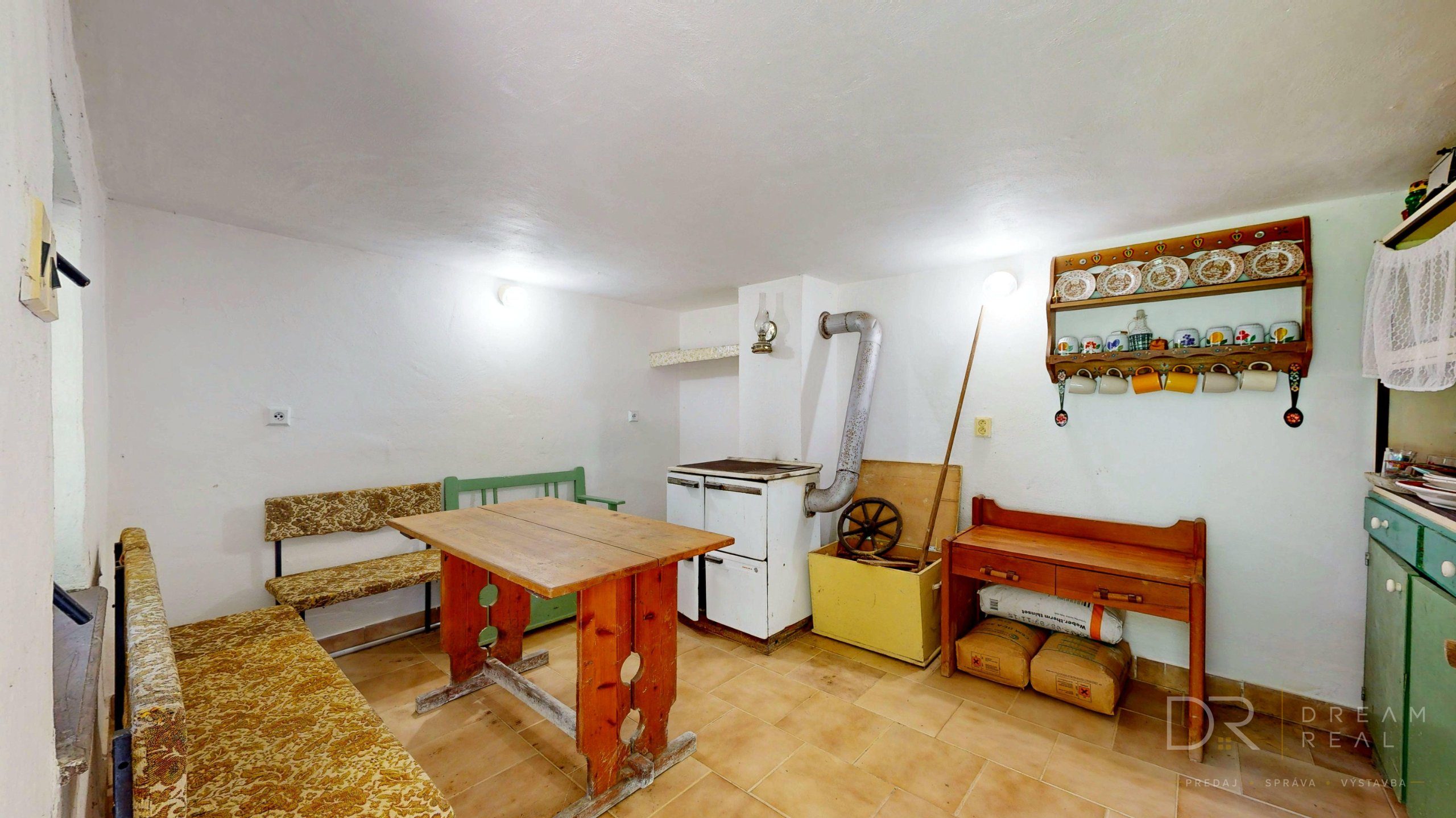 Záhradou (758 m²) s murovanou chatou v obci Sokoľ - Uhrinč