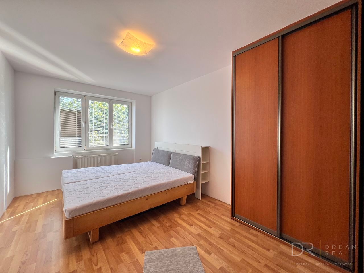 Na prenájom priestranný 2-izbový byt s balkónom a klimatizáciou – Hlinkova, Košice