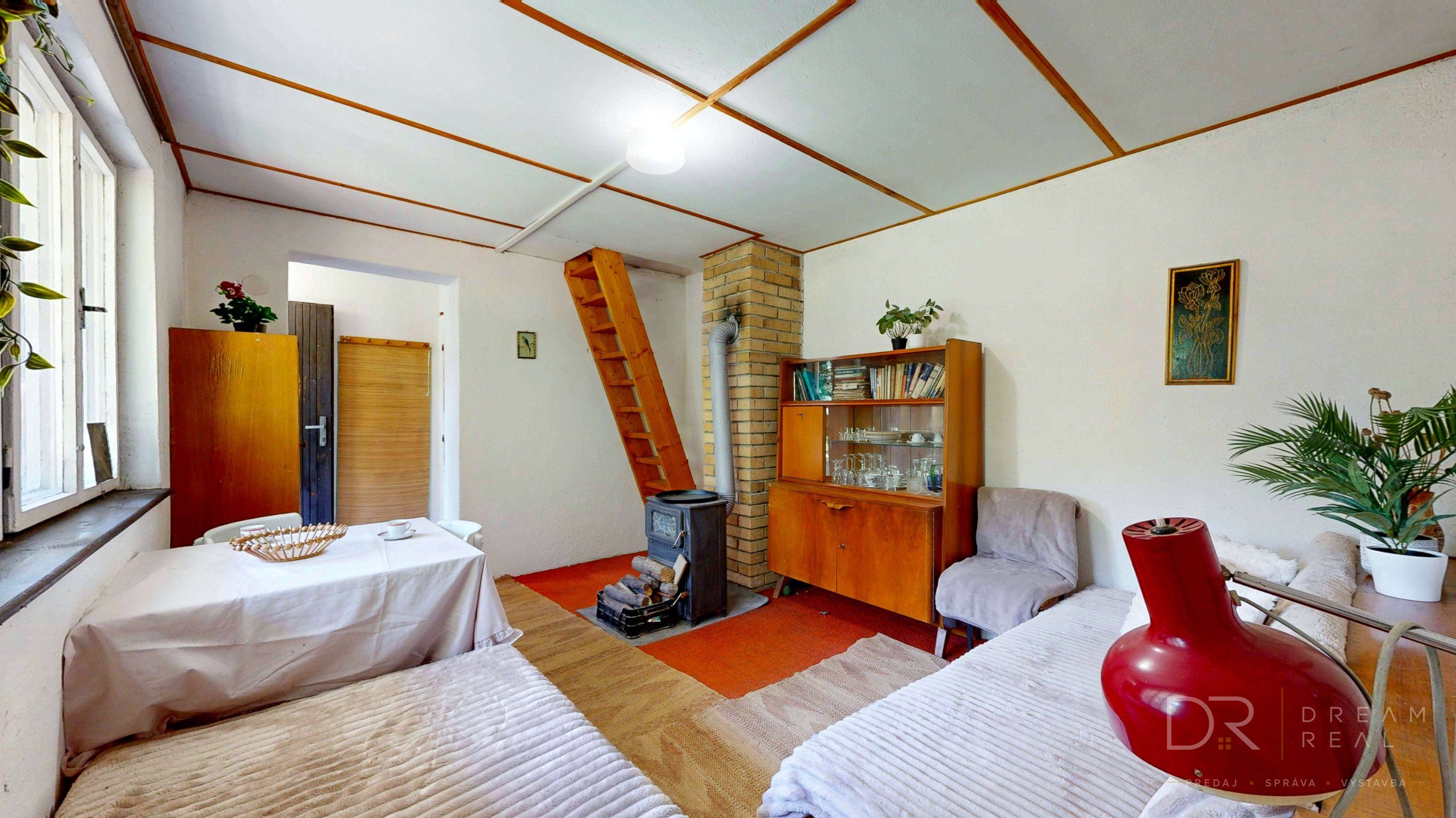 Záhradou (758 m²) s murovanou chatou v obci Sokoľ - Uhrinč